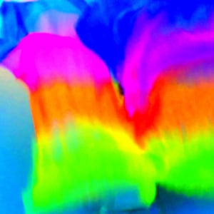 Peut inclure: Une image abstraite color&eacute;e avec des nuances de bleu, rose, orange, jaune et vert. Les couleurs se m&eacute;langent pour cr&eacute;er un effet vibrant et dynamique.