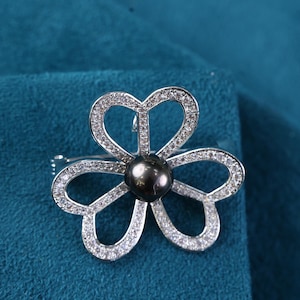 Four-Leaf Clover Brooch, 8-9mm Tahitian Black Pearl, Gold Filled Sweater Pin, Handmade Jewelry, Unique Gift for Women, Fashion Accessory