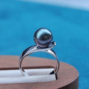 Minimalist Tahitian Black Pearl Ring, S925 Sterling Silver Band, Elegant Statement Pearl Jewelry, Modern Dainty Design, Perfect Gift for Men