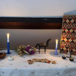 Helderziend paranormaal begaafd lezen op dezelfde dag, blind lezen, gechannelde boodschap van geesten, medium ritueel door Yasmina