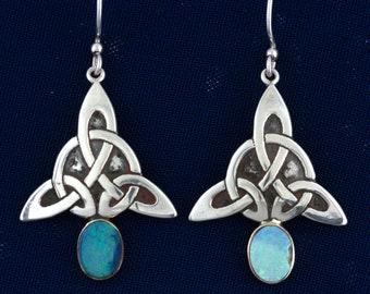 Nudo Celta Triquetra- Pendientes- Plata de Ley W/ Opal en Ajuste 14k