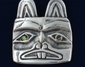 Tlingit Beaver Head Pin- Plata de ley con ojos de concha de Paua