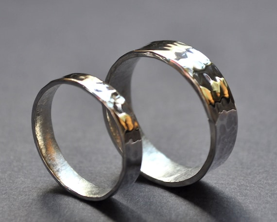 Single Diamond Sleek Ring