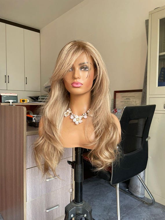 Gold Blonde Layer Cut Wig With Side Fringe | Medium Blonde  display picture 1