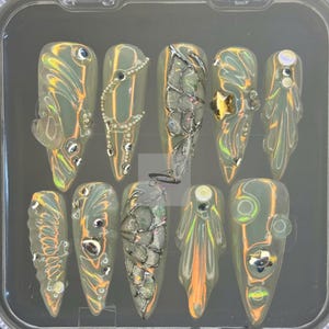 Aurora Chrome 3D Schmetterling Lange Almond Press On Nails - irisierende Glasflügelnägel mit Strasssteinen, holographische Fee Y2K Nagelset