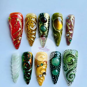 Uñas postizas pintadas a mano con efecto tornado: almendra larga, estilo gótico Y2K.