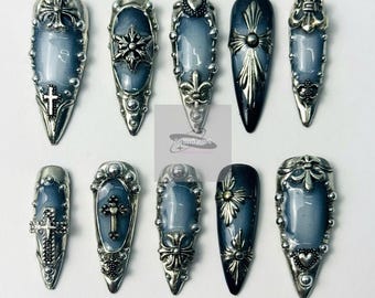 Zilveren gotische kruisvormige plaknagels – Zwarte en chromen 3D-versierde nagelset | Handgemaakte luxe gotische punk lange amandelvormige kunstnagels