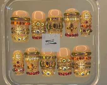 Unghie finte arancioni e rosse con gemme / Unghie vistose con brillantini dorati