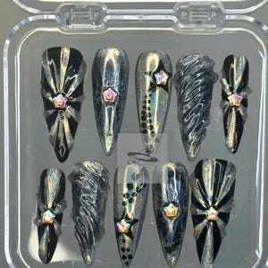 Schwarze Galaxie Presse auf den Nägeln - Handgefertigte holografische Chrom Strass Strass Nail Art - Lange Stiletto kosmische künstliche Nägel