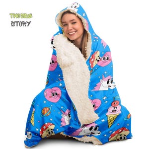 Bonita capa con capucha de microfibra kawaii, ropa para fiestas rave y festivales con estampado de animales kawaii, capa para festivales, manta con capucha para usar con dibujos kawaii