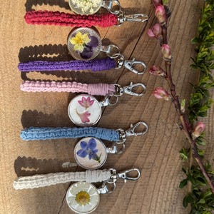 Keychain/pendant/macrame/epoxy resin/gift for girlfriend/gift idea