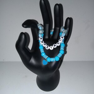 Braccialetto personalizzato con perline blu "Anastasia" e bracciale abbinato con ciondolo a forma di cuore blu da 7,5"