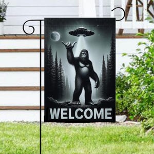 Bigfoot UFO Welcome Garden Flag, Funny Sasquatch Alien Porch Decor, Cryptid Outdoor Flag, Retro UFO Believer Yard Banner