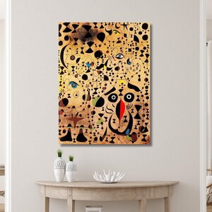 Puede incluir: Una impresión de arte mural rectangular que presenta una composición abstracta compleja sobre un fondo dorado-bronce texturizado. La obra está llena de numerosas formas geométricas negras pequeñas, líneas finas y acentos en rojo, azul y verde.