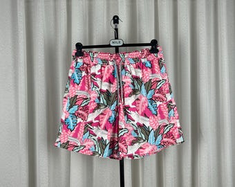 Vilebrequin Badeshorts mit tropischem Krokodilmuster – Luxus-Resortmode