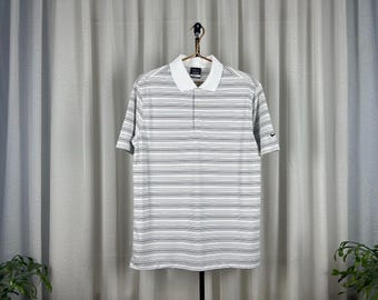 Polo Nike Golf Dri-Fit a rayas vintage, estilo deportivo clásico, estilo retro de golf.
