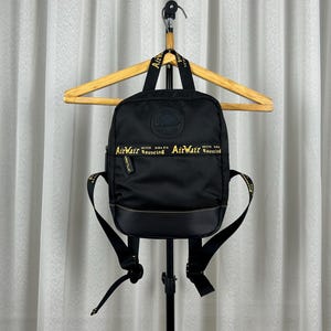 Sac à dos polyvalent Dr. Martens Airwair Small avec logo et bande pour voyage en avion