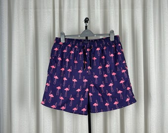 Pantalones cortos de baño Vilebrequin Flamingo, estilo tropical playero, estampado morado y rosa, ropa de resort de lujo.