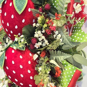 Strawberry Door Swag, Farmhouse Summer Decor, Berry Porch Decoration - Etsy