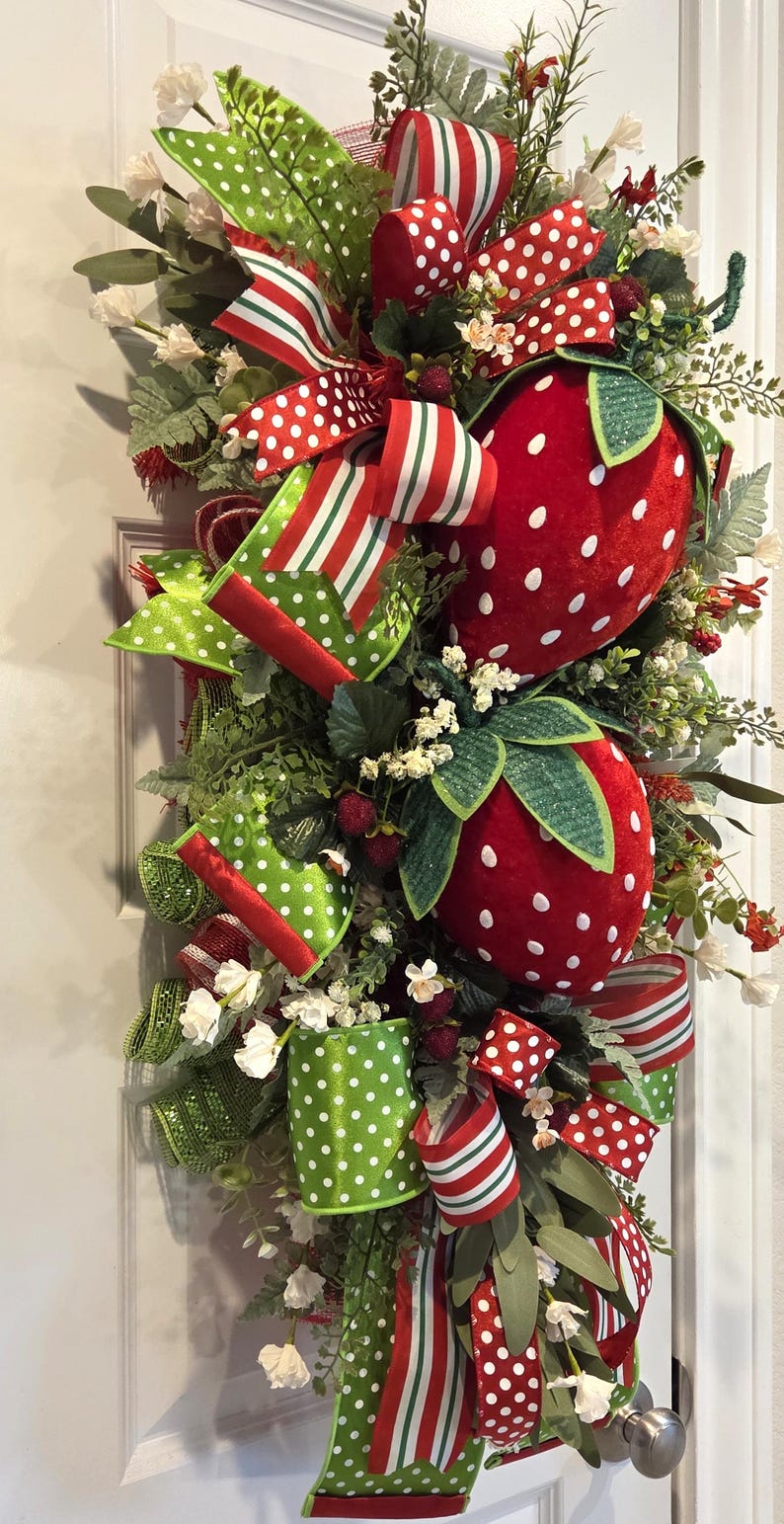 Strawberry Door Swag, Farmhouse Summer Decor, Berry Porch Decoration - Etsy