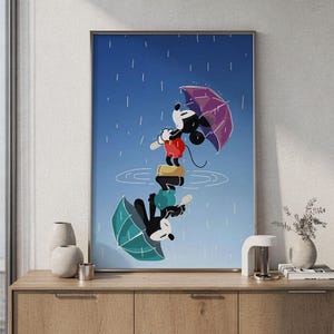 Peut inclure: Une impression d'art mural verticale encadrée représentant une souris de dessin animé en short rouge tenant un parapluie violet sous la pluie, avec un reflet inversé montrant un parapluie bleu sarcelle et une chemise bleue sur fond bleu.