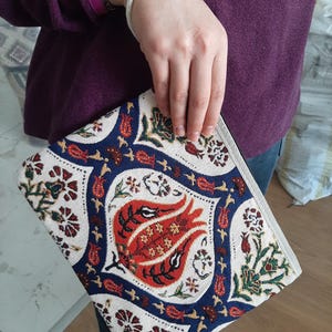 Tulip Gobelin Clutch Bag, Floral Tapestry Zipper Purse, Handmade Cotton Wristlet Bag, Romantic Boho Bag, Gift For Her, Kilim Bag, Women Bag