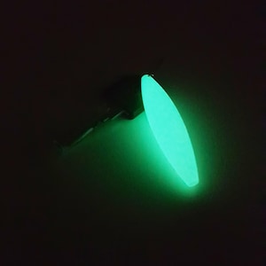 Glow in the dark keychain - find your keys in the dark - keychain for bags & keys - ideal for camping, hiking and travel - keychain ring