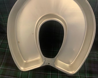 1972 Vintage Wilton horseshoe cake pan