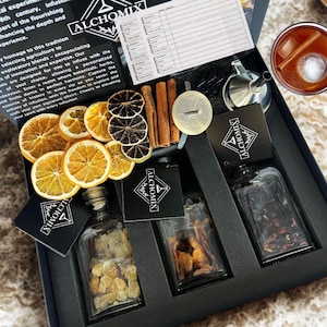 Cocktail Infusion Kit – Vodka & Gin Infusion Kit w/ Garnishes – Alcohol Infusion Kit – Mixology Gift – Bartender Kit – Gift for Him or Her