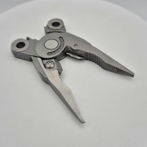 thumbnail interactive-video image 1 of Leatherman Super Tool 200 Pliers Head – Replacement Pliers For Mods Or Repair, Made In USA 1 of 5