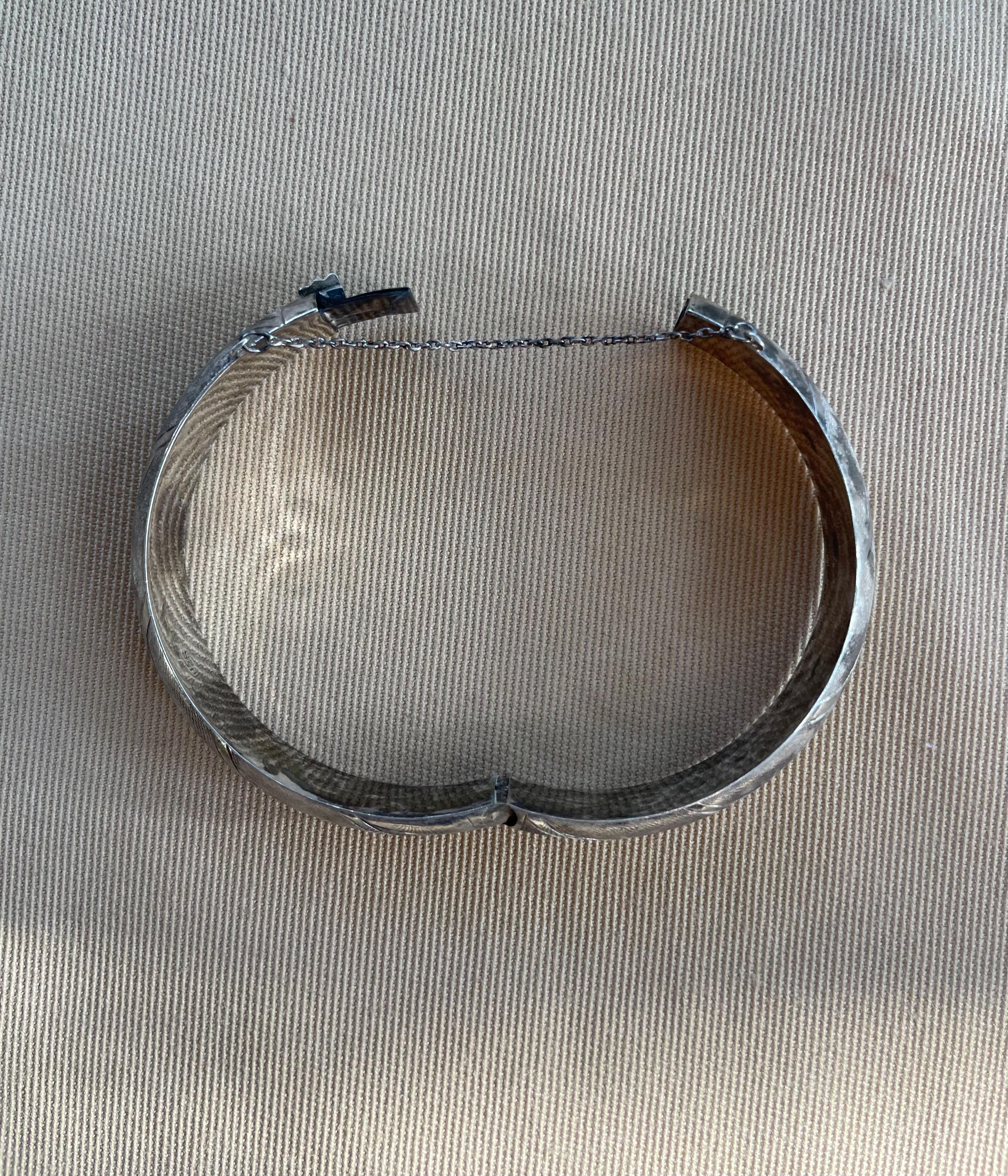 スターリングシルバーの刻印入りバングルブレスレット • ヴィンテージ