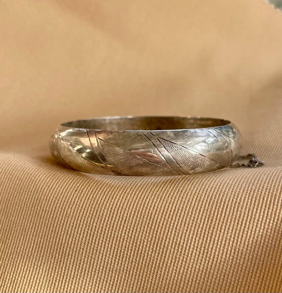 ヴィンテージ アンティーク 彫刻 Silverバングル ブレスレット スターリングシルバーの刻印入りバングルブレスレット • ヴィンテージ