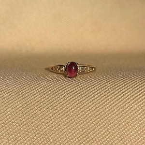 14k Gold Cabochon Garnet Ring