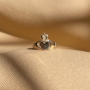 14k Gold Engraved Claddagh Ring • Vintage Irish Symbol • Gold Irish Ring