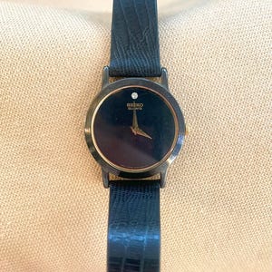Vintage Seiko Black Gold Watch • Round Quartz Watch • Diamond Detail • Classic Seiko Watch • Black Lizard Strap • Polished Vintage Timepiece