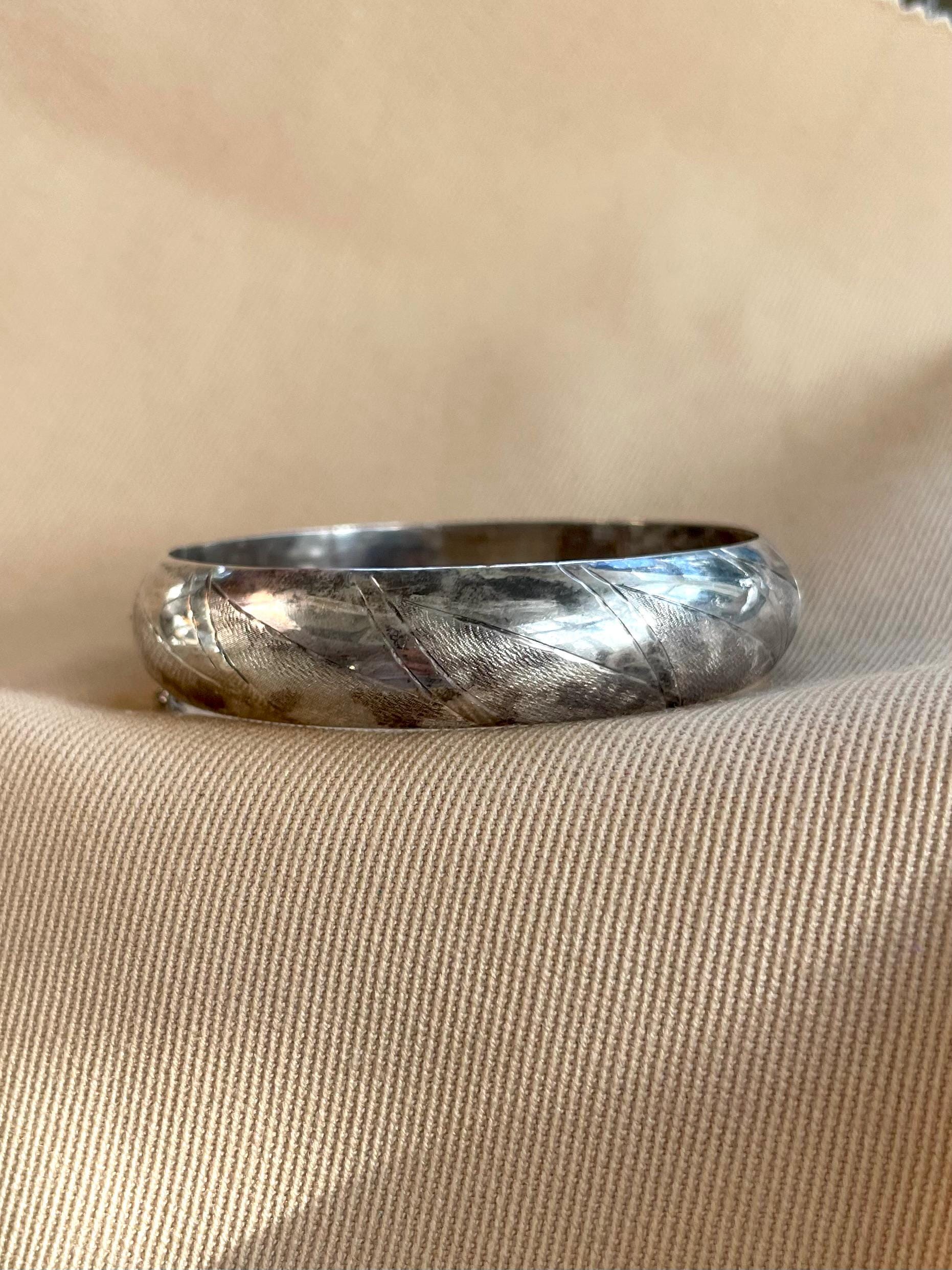 スターリングシルバーの刻印入りバングルブレスレット • ヴィンテージ