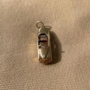 14k Gold Cabrio Auto-Anhänger • Vintage Gold Auto-Anhänger • Öffnender Kofferraum & rollende Räder • Geschenk für Auto-Liebhaber • Detailliertes Vintage Fahrzeug