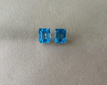 Boucles d'oreilles topaze bleu Londres en or blanc 14 carats