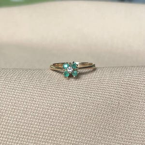 14k Gold Emerald Flower Ring • Vintage Emerald Ring • Dainty Vintage Ring with Diamond