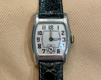 Skagen 2004 Vintage Model 643lslw 34mm Tonneau Watch White  display picture 2