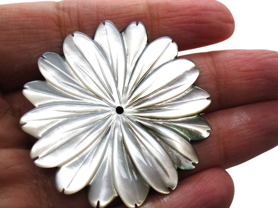 Mother of Pearl Pendant | Flower Pendant | 41mm | SKU 5272