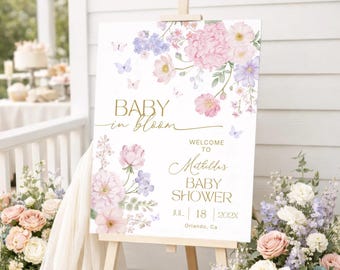 Plantilla de cartel de bienvenida "Bebé en flor", póster de bienvenida con mariposas en tonos morado y rosa pastel, Canva