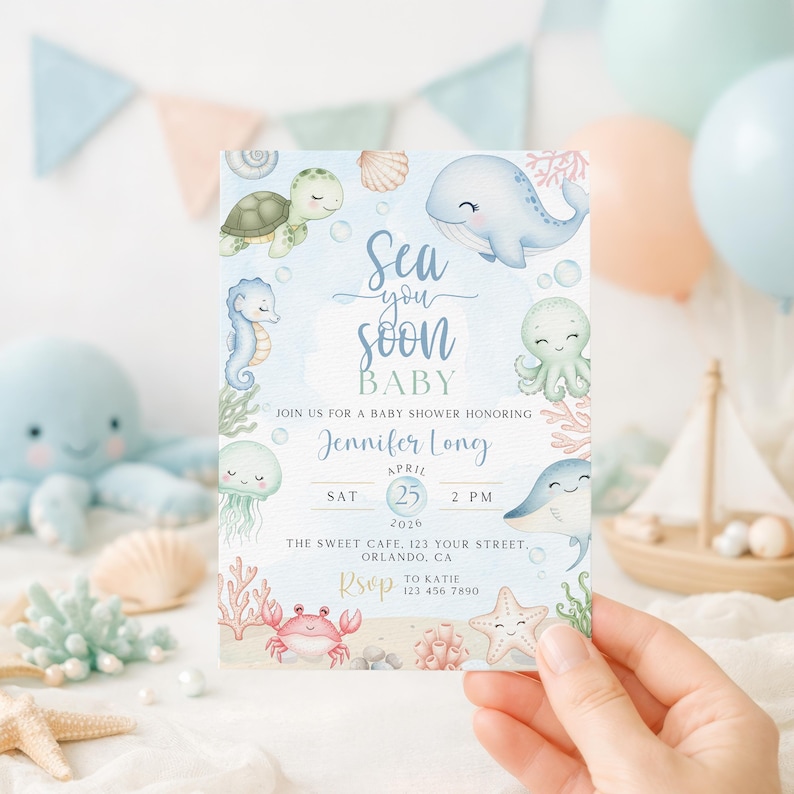 Może przedstawiać: Zaproszenie na baby shower z akwarelowym motywem przedstawiającym stworzenia morskie, takie jak wieloryb, ż&oacute;łw i ośmiornica. Zaproszenie głosi "Sea you soon BABY" i zawiera szczeg&oacute;ły wydarzenia dla Jennifer Long.