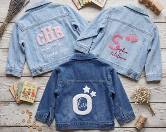 Chaqueta vaquera personalizada para niños, con apellido bordado, regalo único para niños pequeños, chaqueta moderna para niños y niñas, ideal para Pascua o cumpleaños.