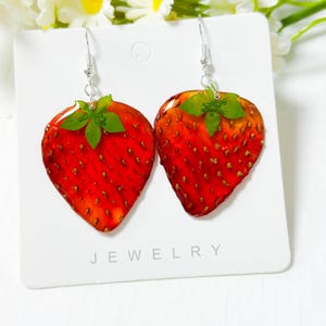 Aardbeienpeal oorbellen echt fruit, handgemaakte oorbellen gedroogd fruit, geperst fruit hangoorbellen, goud-zilveren sieraden, verjaardagscadeau