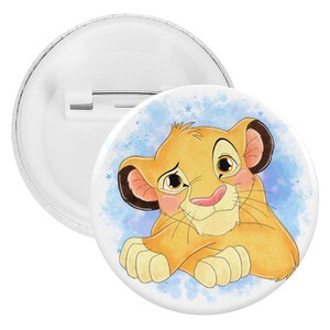 Little Lion Button – Cute Tinplate Badge with Bold Pattern, Durable & Unique Accessory