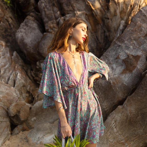 Vestido bohemio de mezcla de seda: ajuste ajustable, detalles de