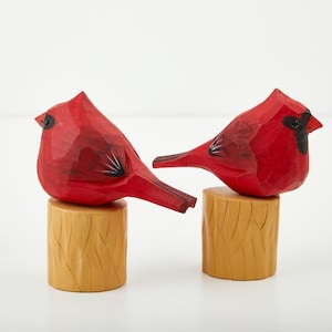 Hand-Carved Wooden Bird Sculpture - Wood Robin Bird Ornament,Gift for Bird Lovers, Desk Decor,  Hand-Carved Bird Figurine,Christmas gifts
