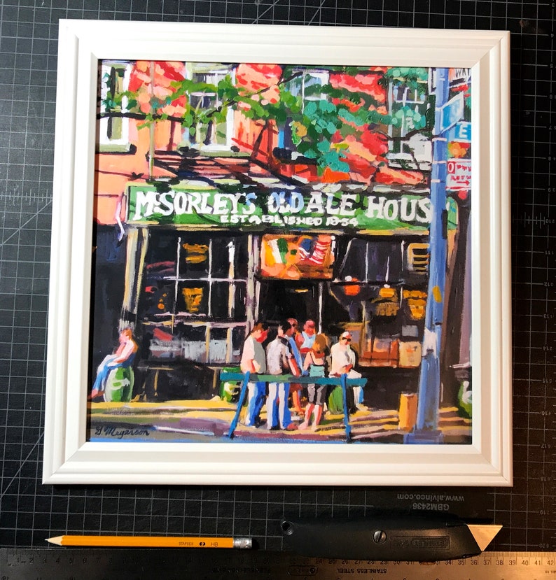 Puede incluir: Una pintura de un bar llamado "Msorley's Old Ale House" establecido en 1854. El bar est&aacute; pintado en un estilo brillante y colorido con un toldo verde y una fachada de ladrillo rojo. Hay gente de pie afuera del bar, y la pintura est&aacute; firmada por el artista, "J. Meyerson."