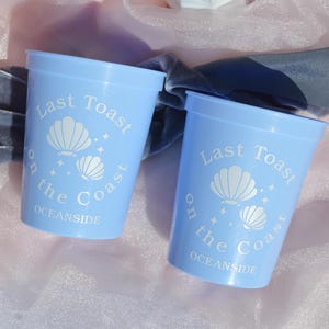 Last Toast on the Coast Bachelorette Tassen, Blaue Küstenstrandparty Tassen, Bach Blue Party